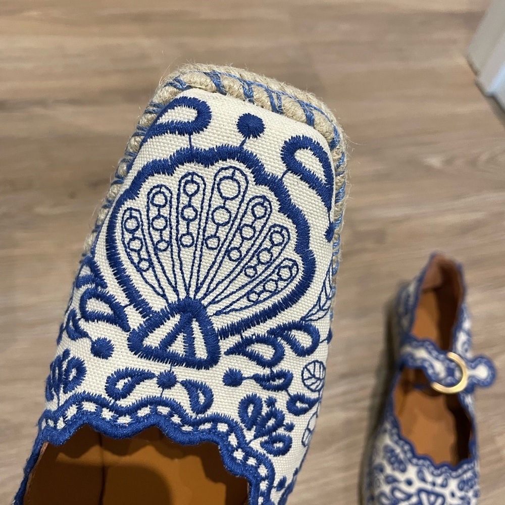 Embroidered Women's Shoes - Blue and White - Picture 2 of 6